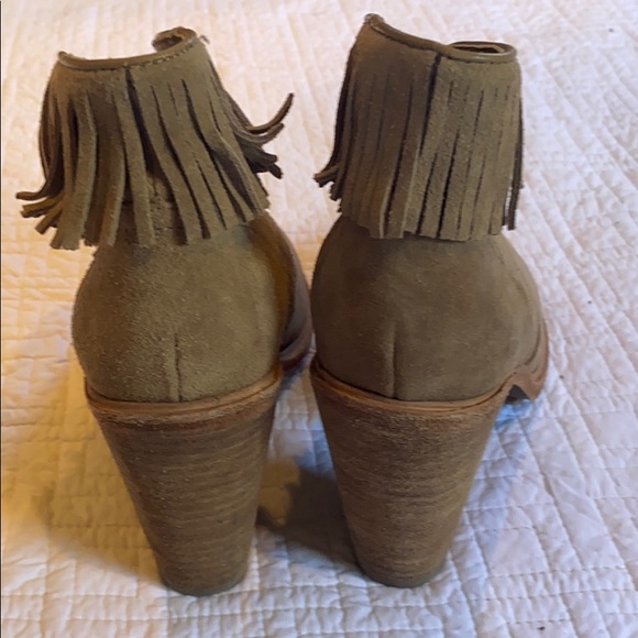 LIKE NEW JOIE fringe booties size 6 - Picture 7 of 10